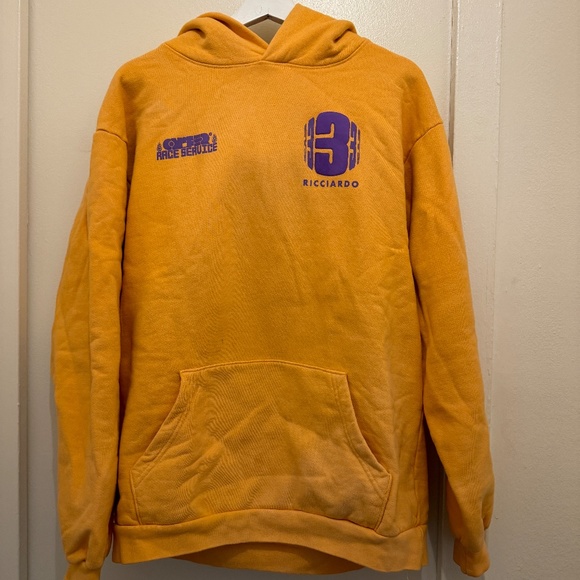 LIMITED EDITION: Daniel Ricciardo RIC3 hoodie - Picture 3 of 6